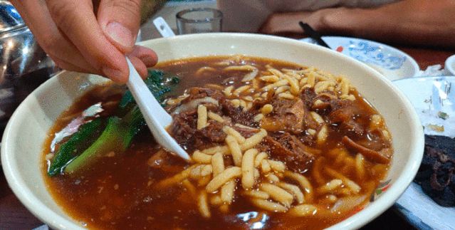 抿曲子▼深受当地人喜爱的拽面▼被列入省级非物质文化遗产名录.