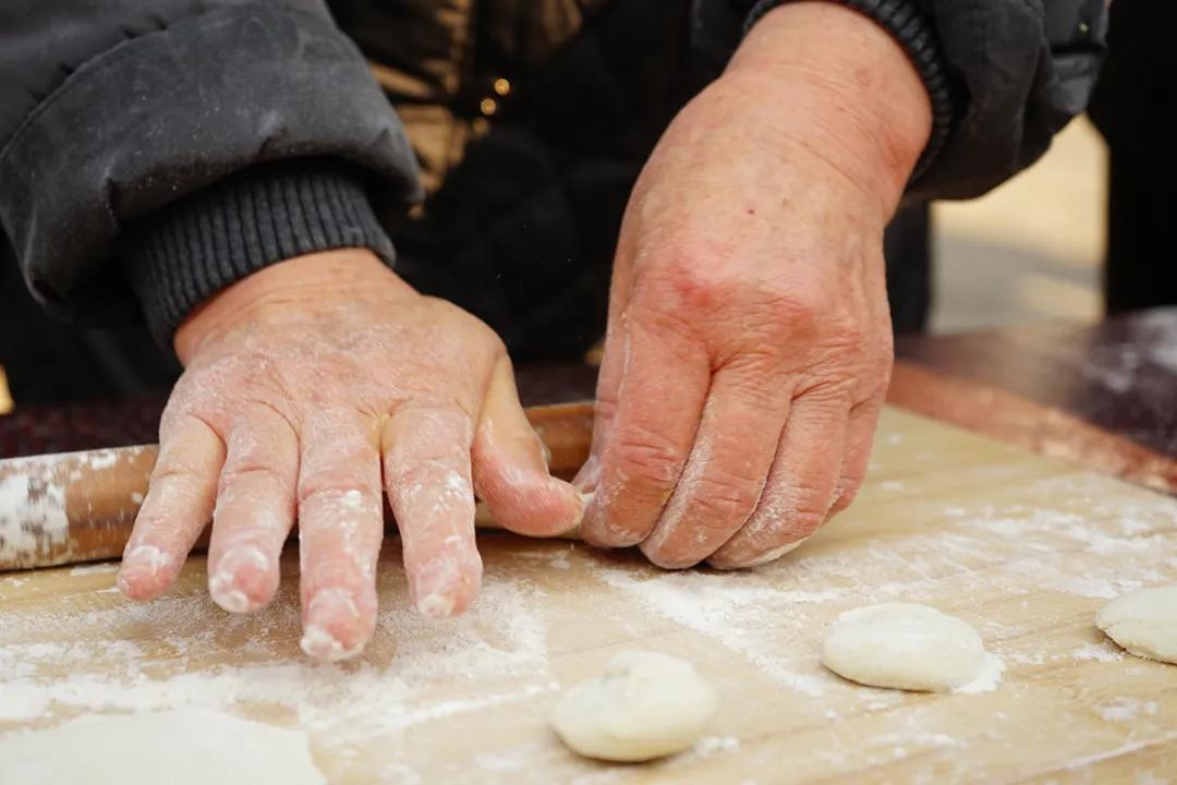 迎冬至,包饺子的高手们今天都来东夷小镇了!