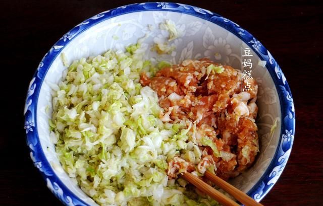 冬至,包白菜馅饺子,做到1腌2挤3增香,饺子味美人人赞