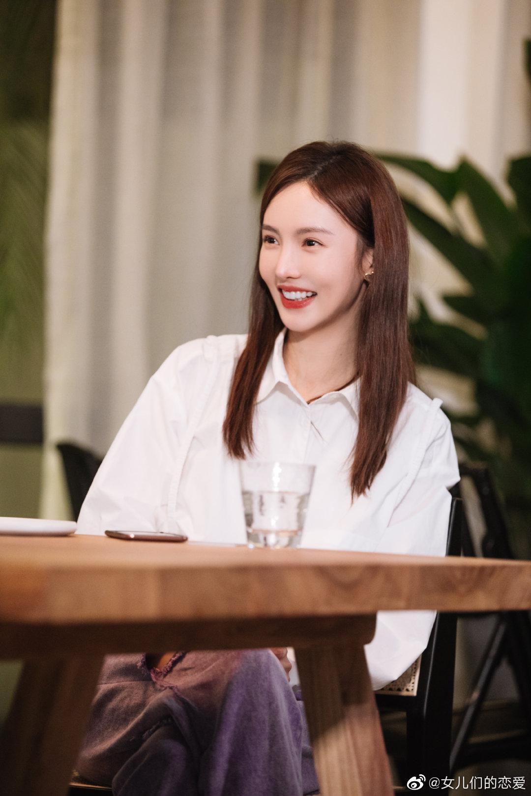 新的一周,大喜@金晨 的招牌露齿笑给你快乐的开始!