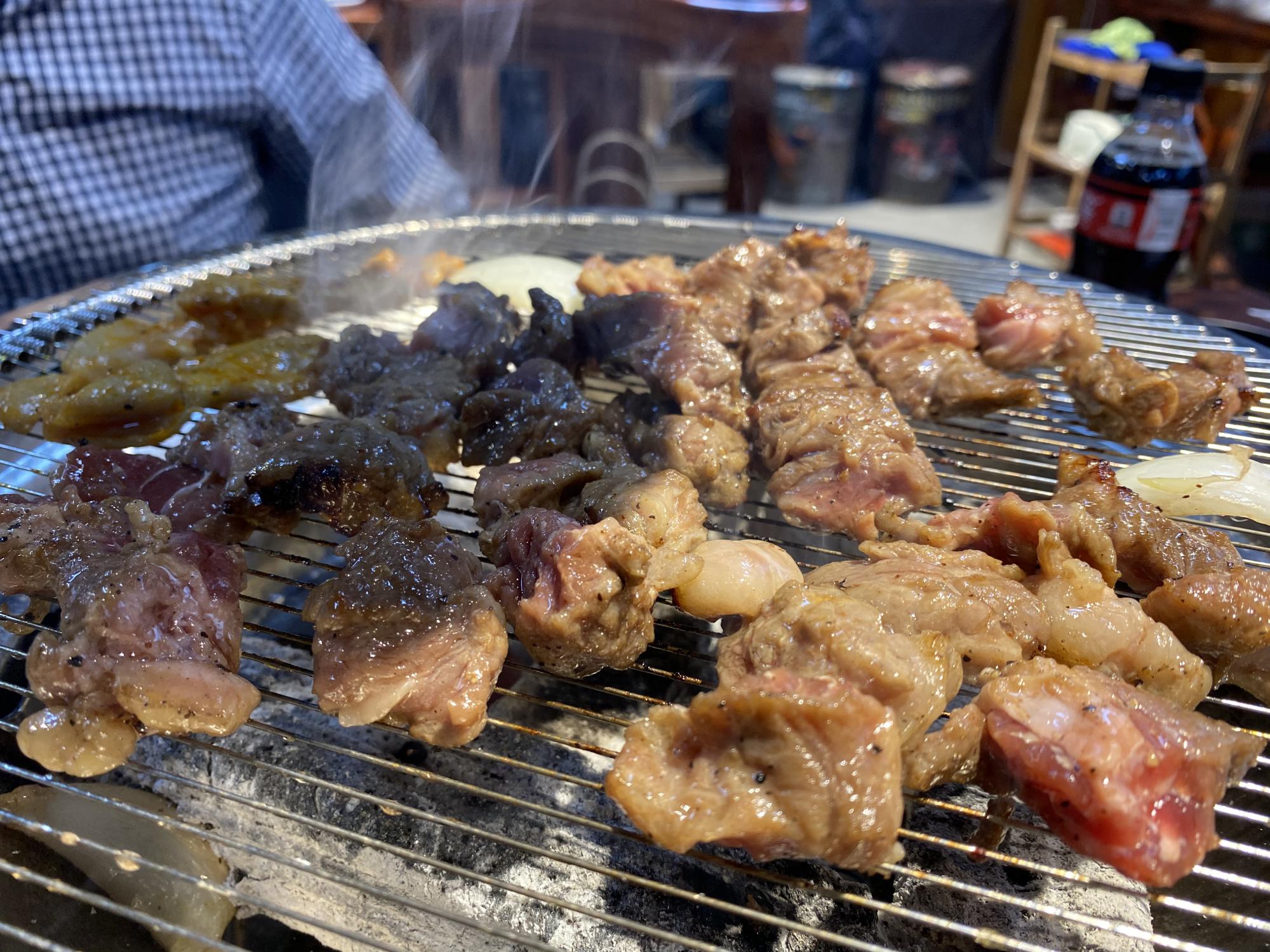 天津这家炭火烤肉太划算了,真材实料,两口子晚餐花几十元吃撑了|炭火