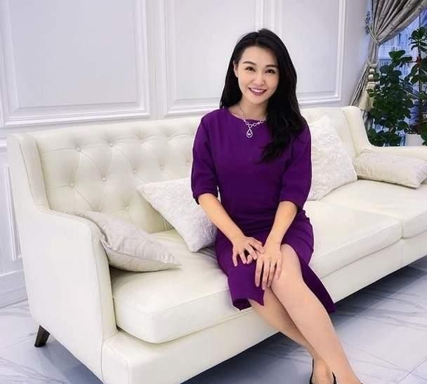 港姐黄颖君月花5位数给1岁多儿子报班,还自编教材|黄颖|儿子|教材