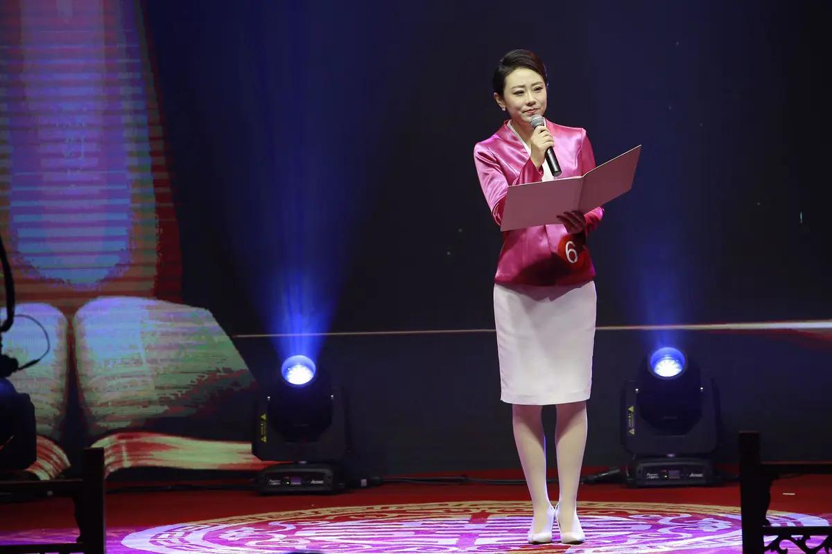 央视主持人慕洋洋受邀参加第五届中国诵读艺术家颁奖盛典
