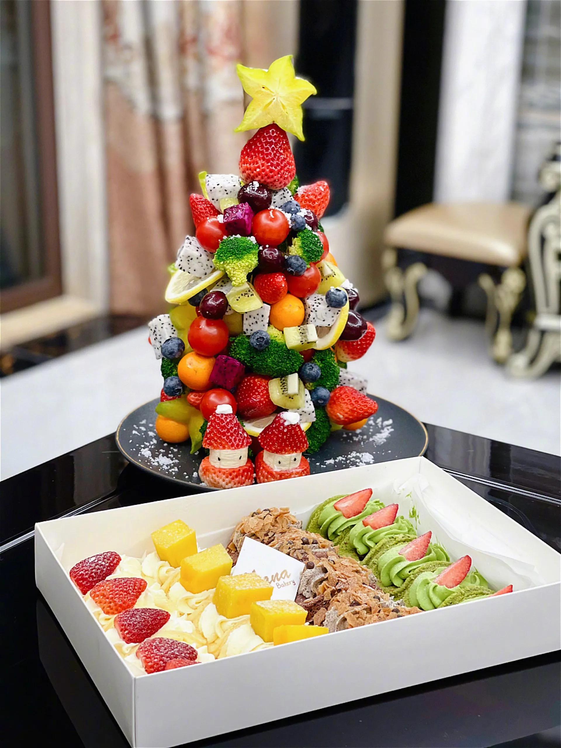 幻彩圣诞水果树!圣诞节快到了,做一颗能看又能吃的水果圣诞树