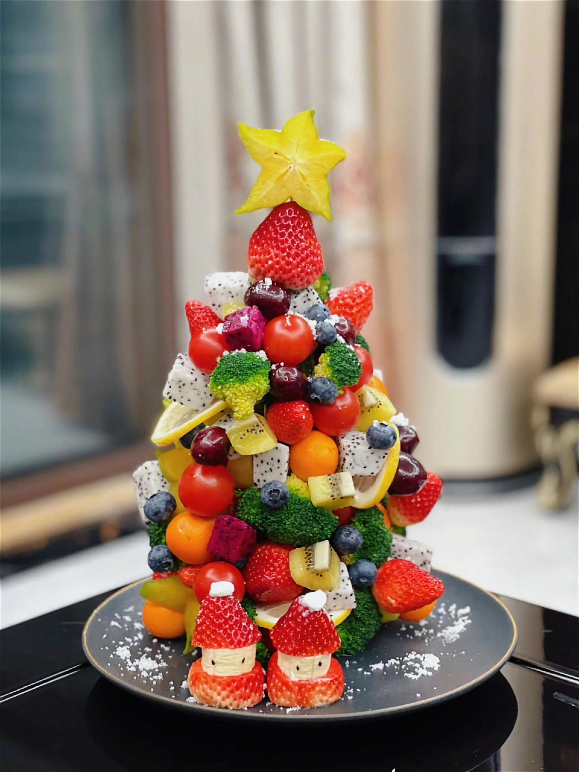 幻彩圣诞水果树!圣诞节快到了,做一颗能看又能吃的水果圣诞树