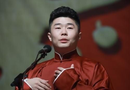 星光大赏德云社获奖,领奖时秦霄贤险酿大祸,多亏周九良拉住了他