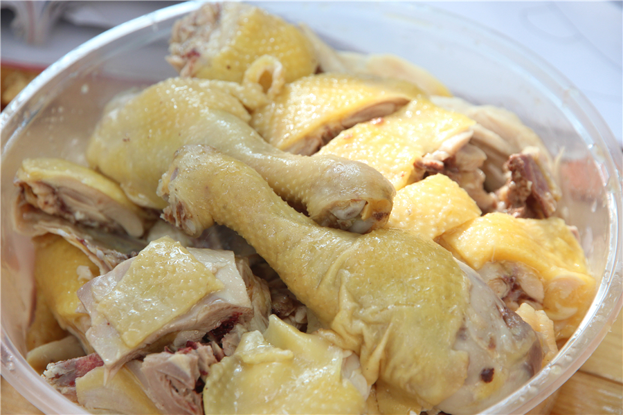 美味广受市民欢迎 岭头皇竹盐鸡南宁第四家分店开业