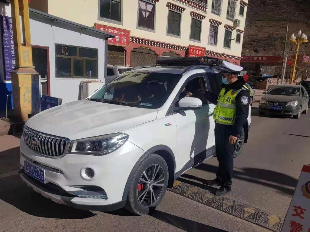 昌都交警强化路面管控 做好寒假交通安全管理