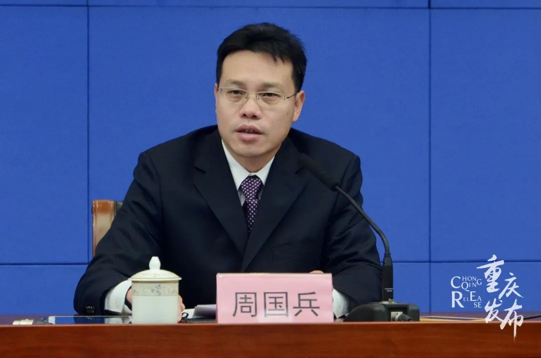 周国兵回答记者提问&nbsp;龚浩月&nbsp;摄