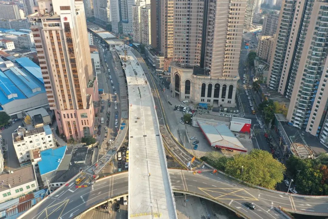 北横通道天目路高架全线(含匝道)今天结构贯通!预计明年6月底通车