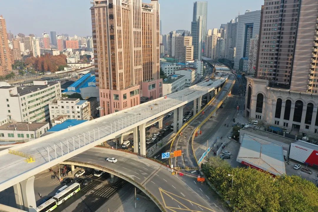 北横通道天目路高架全线(含匝道)今天结构贯通!预计明年6月底通车