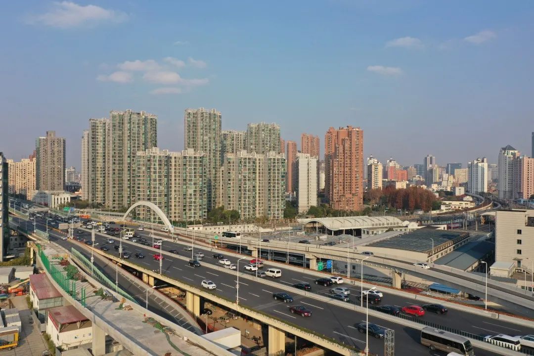 北横通道天目路高架全线(含匝道)今天结构贯通!预计明年6月底通车