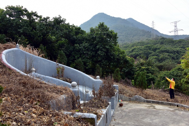 广东观音山国家森林公园乱象无人管毁林盖别墅建豪华坟墓