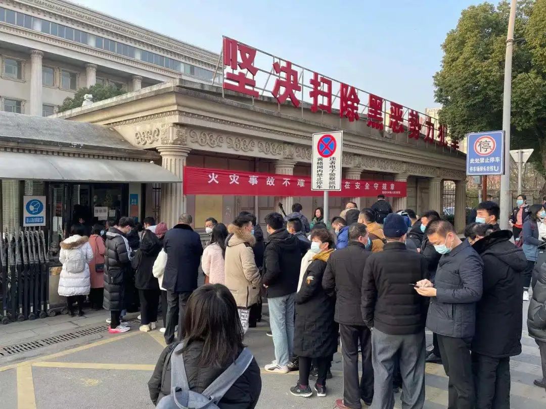 直击｜审判劳荣枝：涉7条命案今日开庭，家属已作最坏打算