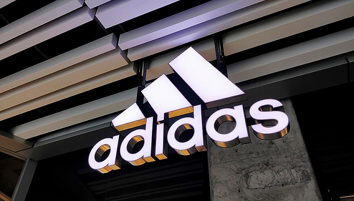 电商业务激增之后，阿迪达斯仍想增开实体店