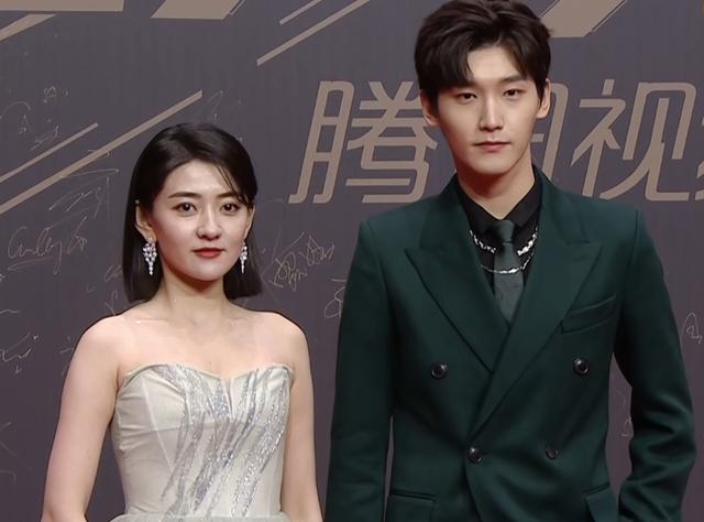 荧幕情侣都站一起,唯独这对被拆cp|迪丽热巴|吴亦凡|星光大赏_新浪