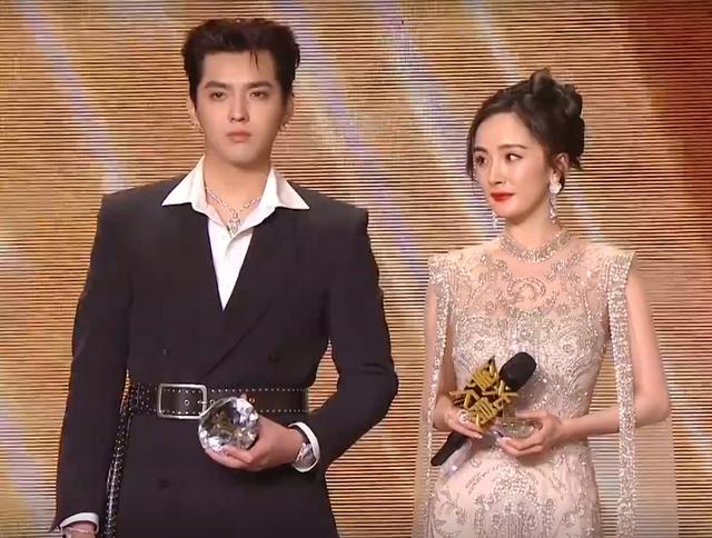 荧幕情侣都站一起,唯独这对被拆cp|迪丽热巴|吴亦凡|星光大赏_新浪