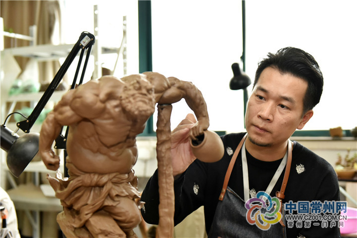 身边的工匠杨湛用当代审美把紫砂年轻化