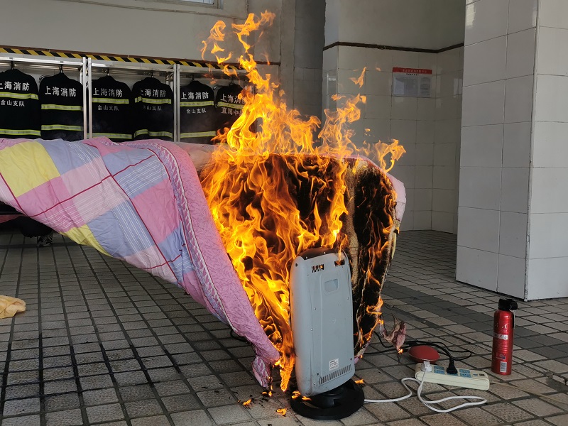 还会使用各类的取暖设备,烘干机,小太阳等小家电也一度受到市民亲睐