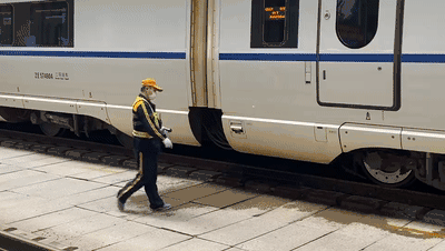 深夜的火车站什么样?