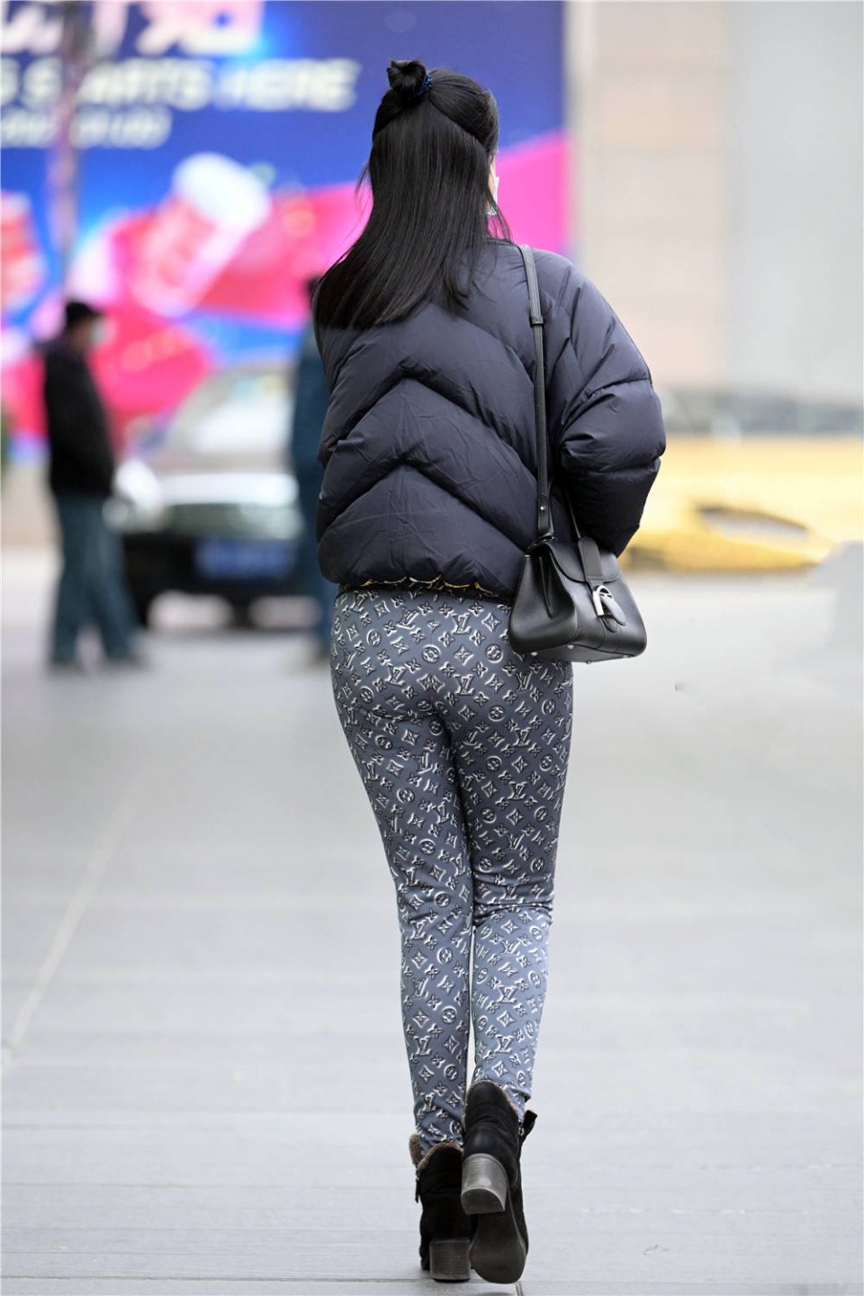 显身材的紧身裤搭配,时尚大方,不会辜负你的身材