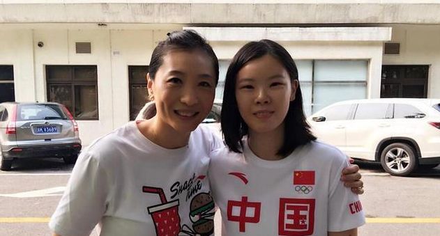 不过令人大跌眼镜的是,李永波其实早已和体操选手谢颖结婚,而且已经有