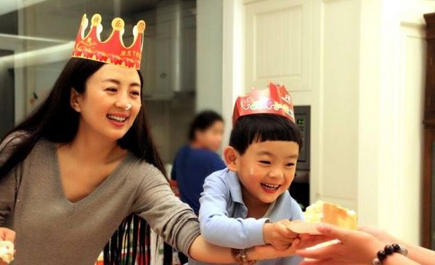 她曾是圈内最美女神,拍戏中意外怀孕,如今孩子11岁父亲成谜|杨童舒