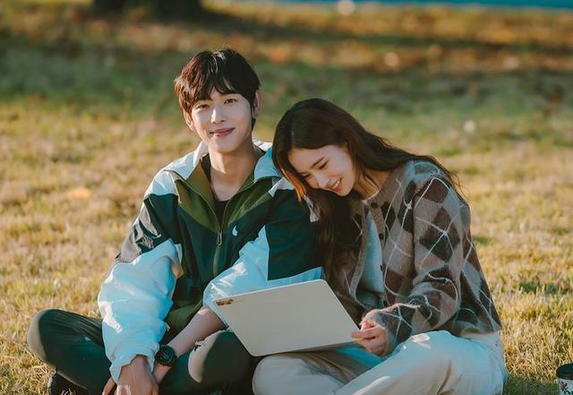 奔向爱情开播甜宠非常任时完申世京凭借超高颜值取胜