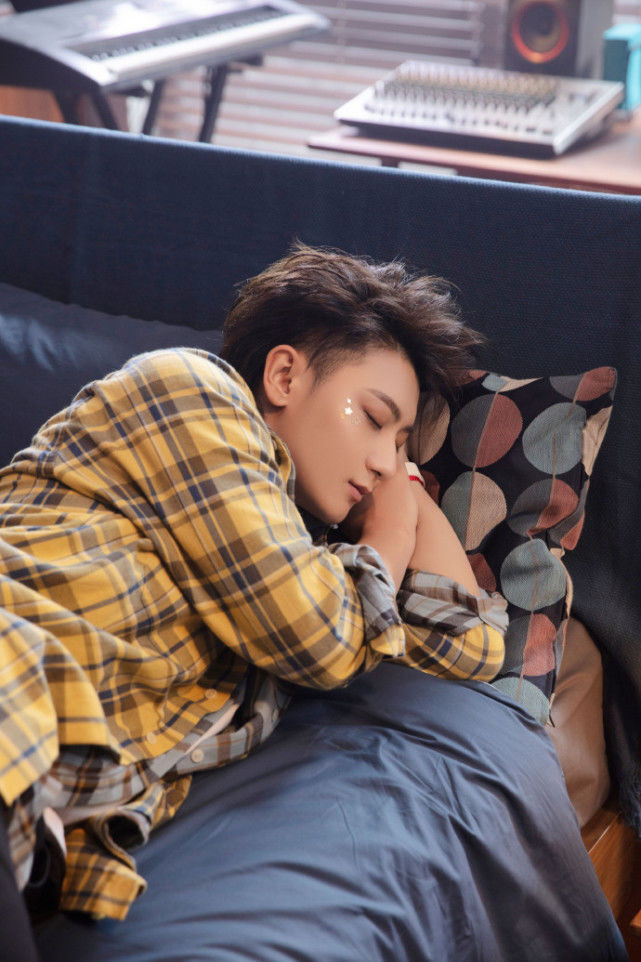 情感状态确认单身对粉丝感恩黄子韬七年朋友圈首次对外公开