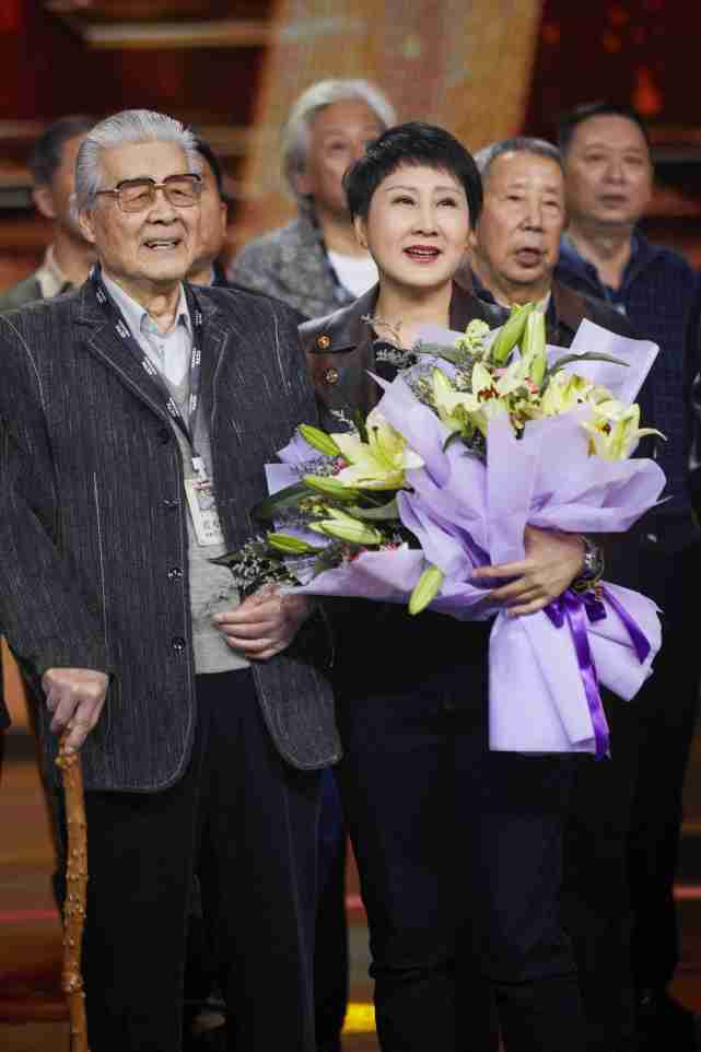 渴望剧组30年重聚当年的大众情人凯丽作诗表达万千感怀