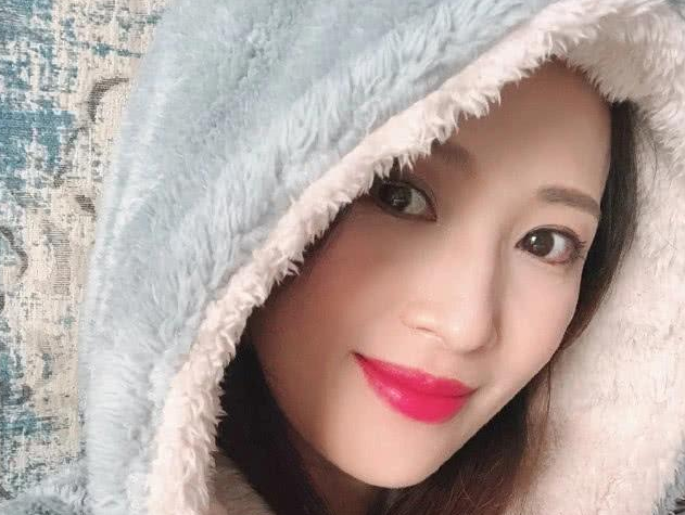 原来"吕子乔"已结婚10年,老婆竟是我们熟悉的她,比子乔还红|曹晓雯|吕