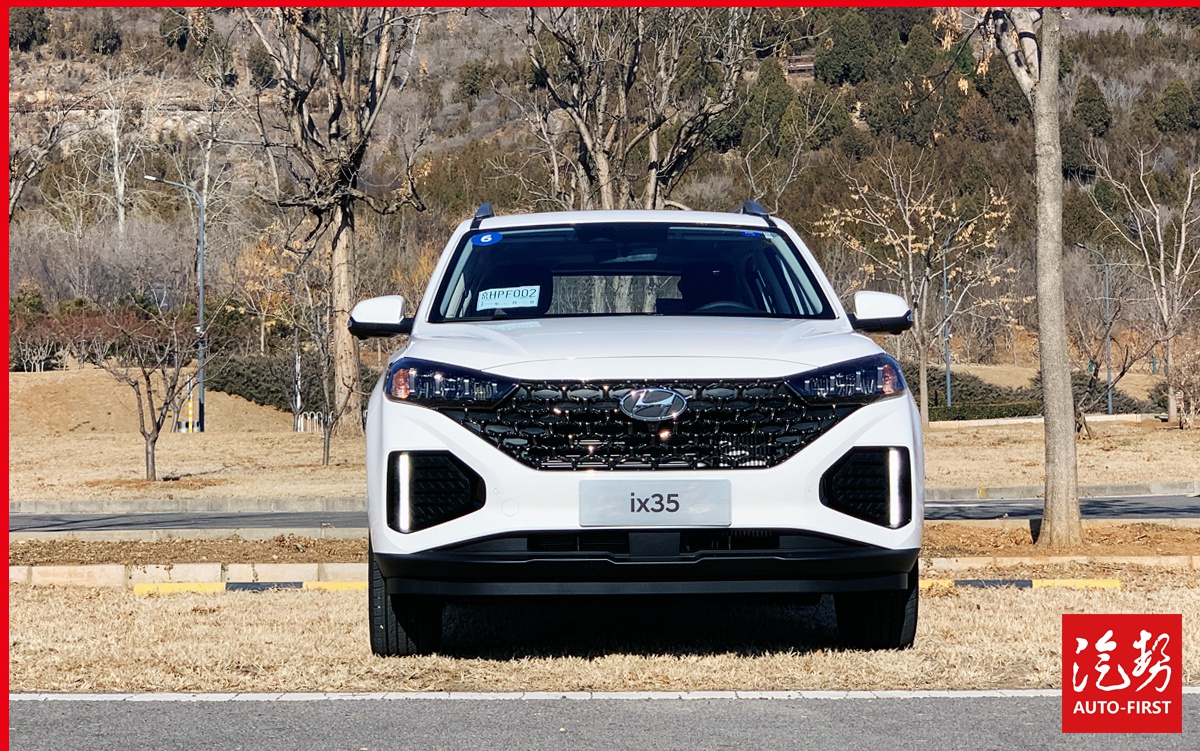全新ix35基于现代汽车最新的"sensuous sportiness(感性运动)"设计