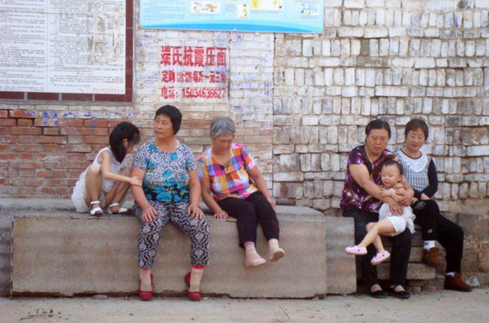 农村子女又出"新模式",每个村子都有,老人感叹比啃老还无耻