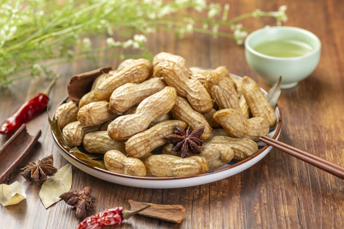 水煮花生不要直接加盐煮牢记3个技巧花生入味多汁还香软