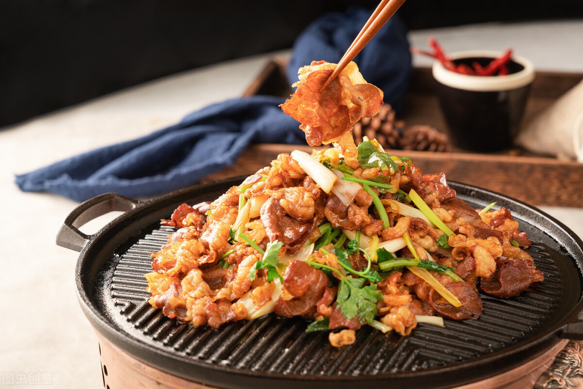 制作葱爆羊肉,是先炒葱还是先炒肉?步骤错了,肉不鲜嫩还很膻