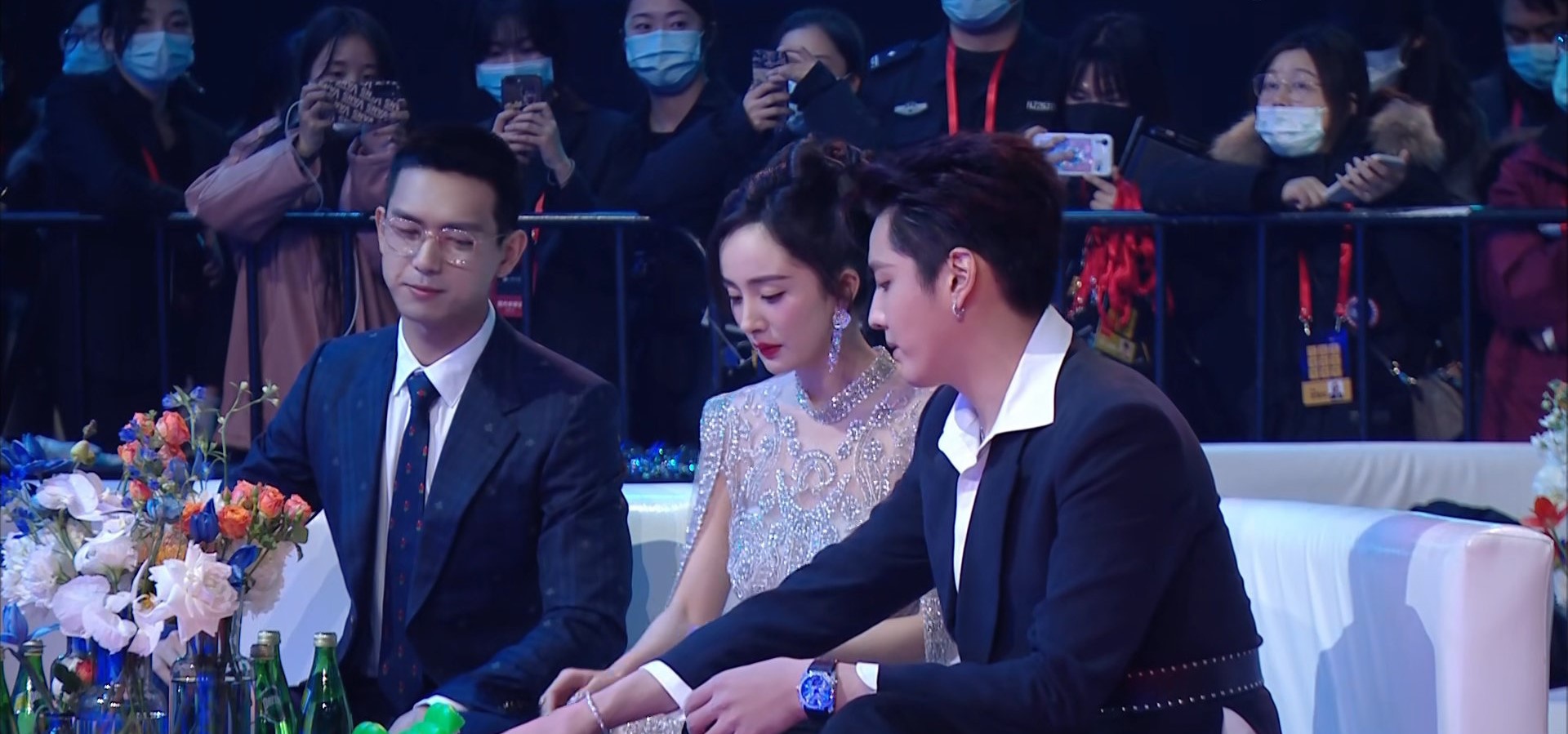 星光大赏看点满满肖战王一博再同框杨幂玩玩具赵丽颖被冷漠