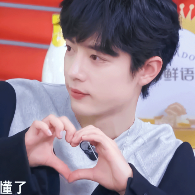 明星比心迪丽热巴呆萌赵露思高难度看到朱一龙与众不同