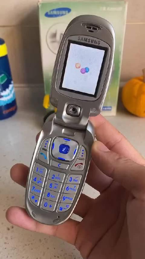 三星e348圆润手感内置180旋转摄像头