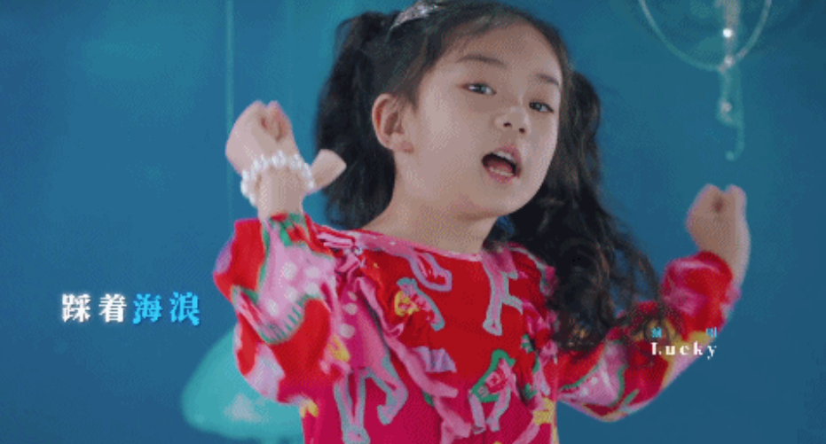 lucky第一支单曲来袭,双马尾造型可爱,不愧是骗我生女儿系列