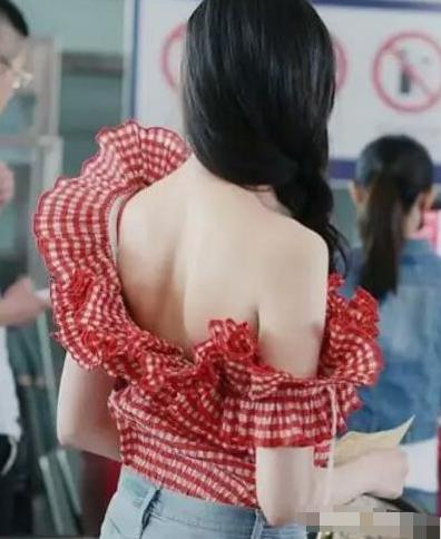 女明星们的蝴蝶背:王子文暴露年纪,周冬雨吓人,刘诗诗真绝美!