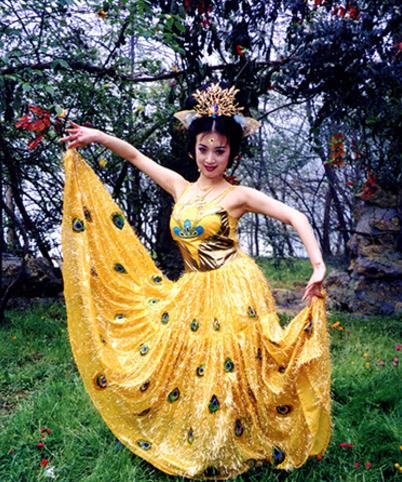 众所周知她是演员出身,曾在《西游记》中饰演美艳动人的孔雀公主,一度