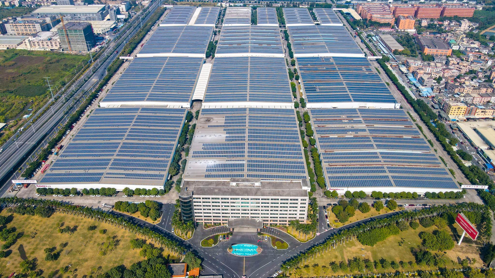 走进位于黄圃镇的格兰仕中山基地,这里平均不到一秒钟就生产出一台