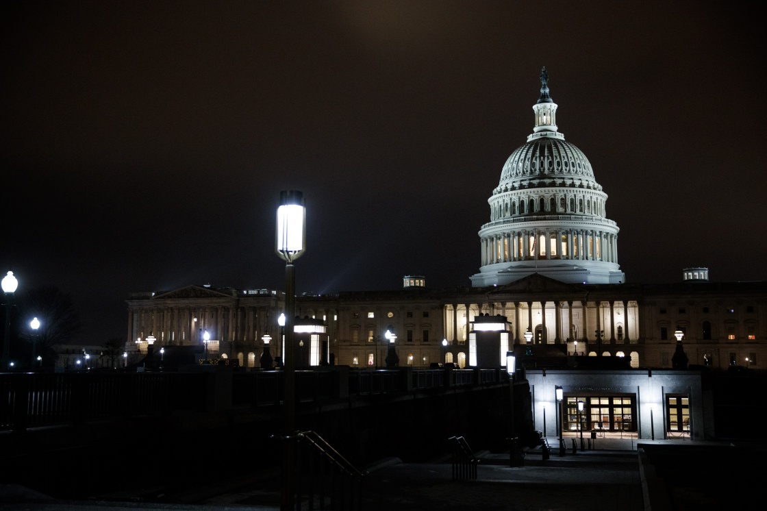 这是12月20日在美国华盛顿拍摄的国会大厦.新华社图