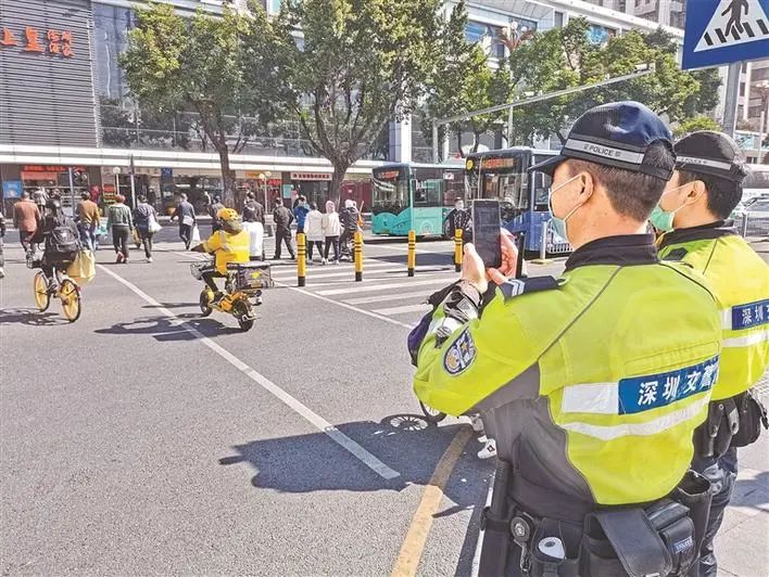 深圳交警4区开展专项整治一天查处电动车违法1247宗