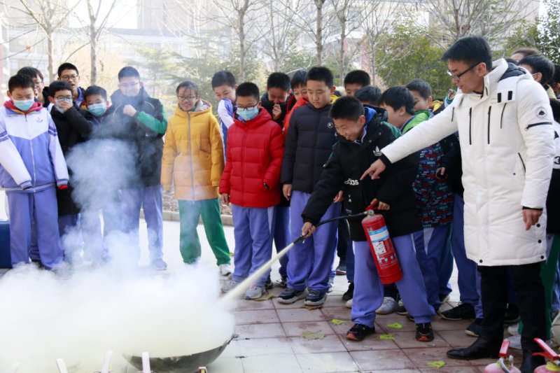 筑牢校园安全!山大附中奥体中路学校开展消防演练活动