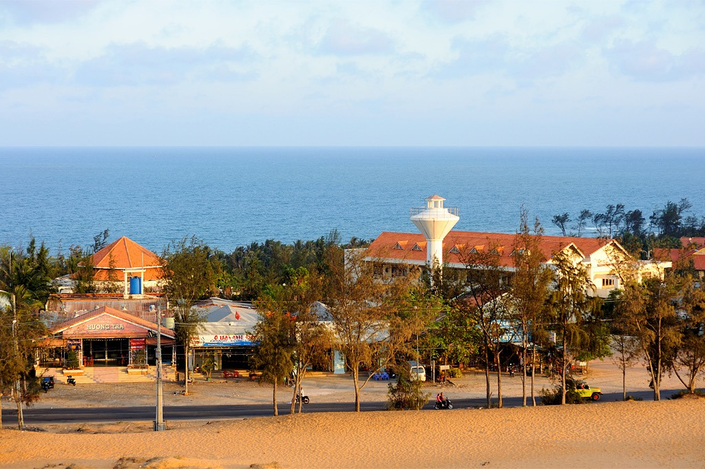 越南美奈"奇特"的景观,一半沙漠一半大海,不要门票随便玩