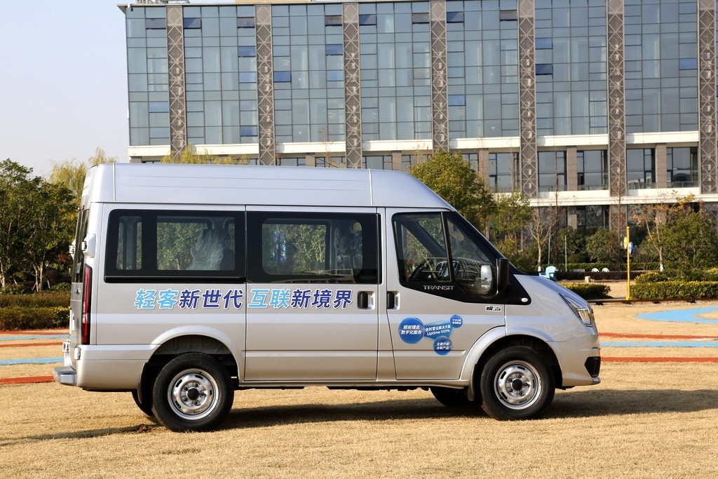 凭什么持续称霸轻客市场?新世代全顺PRO试驾-新浪汽车