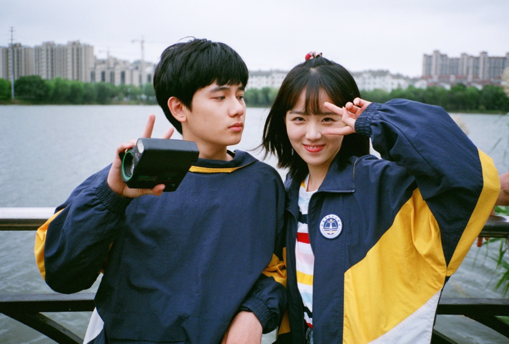 而《了不起的女孩》中,吴芊盈饰演的是女主陆可的少女时期,她的戏份还