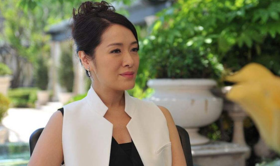 曾经向海岚也曾和成龙大哥传过绯闻,向海岚对此则表示否认,调侃道网友