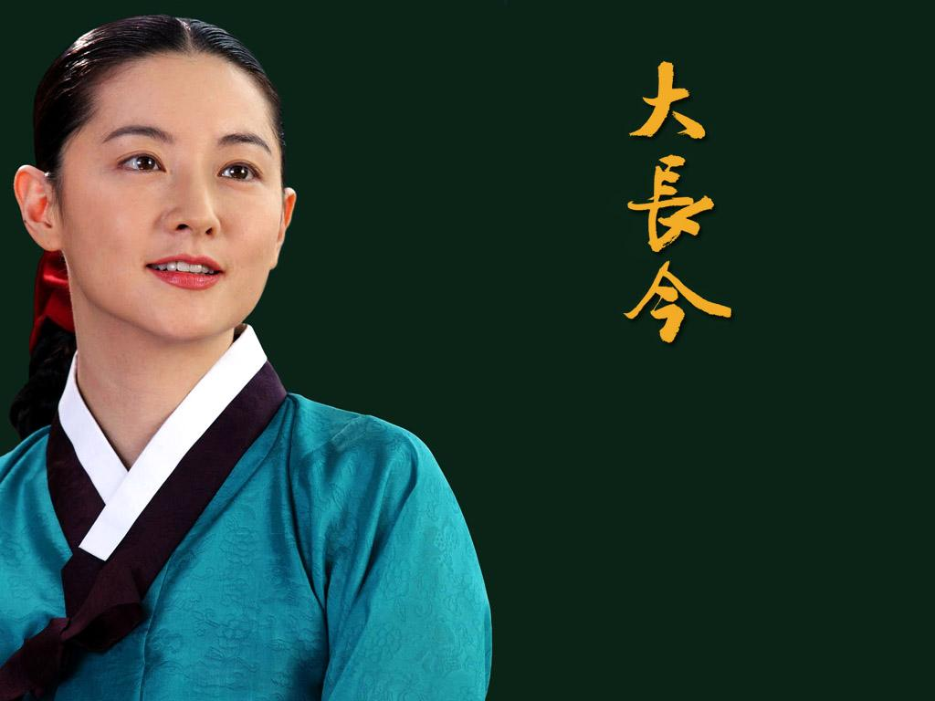 "大长今"李英爱旧照曝光,清纯笑容惊艳,49岁素颜仍不输当年